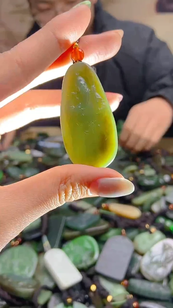 颈饰未镶嵌和田玉1