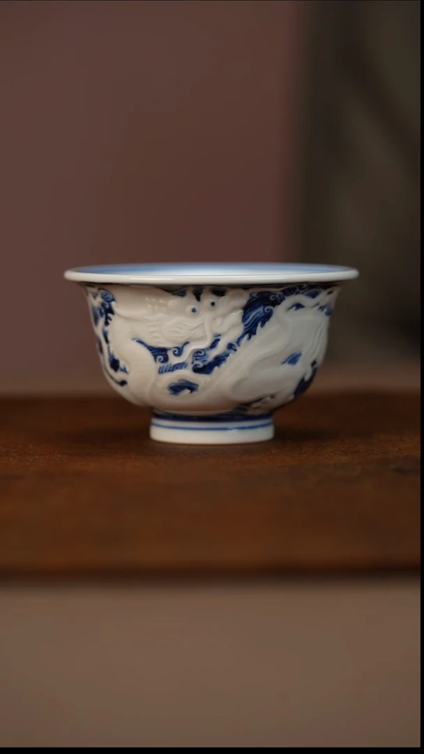 又见春风青花雕刻霸王龙压手杯