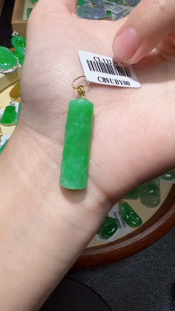 【闪购商品】翡翠颈饰18K金镶嵌我