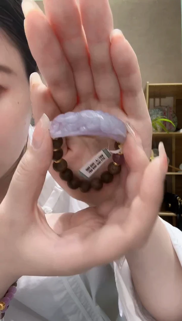 翡翠未镶嵌颈饰手牌