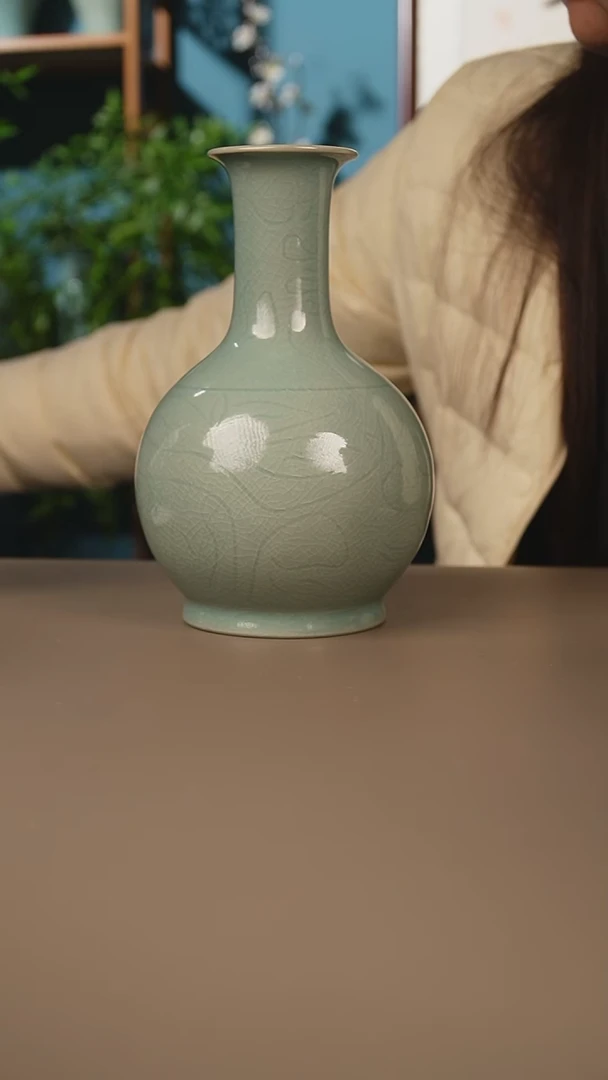 仿古刻花鹅颈瓶微暇