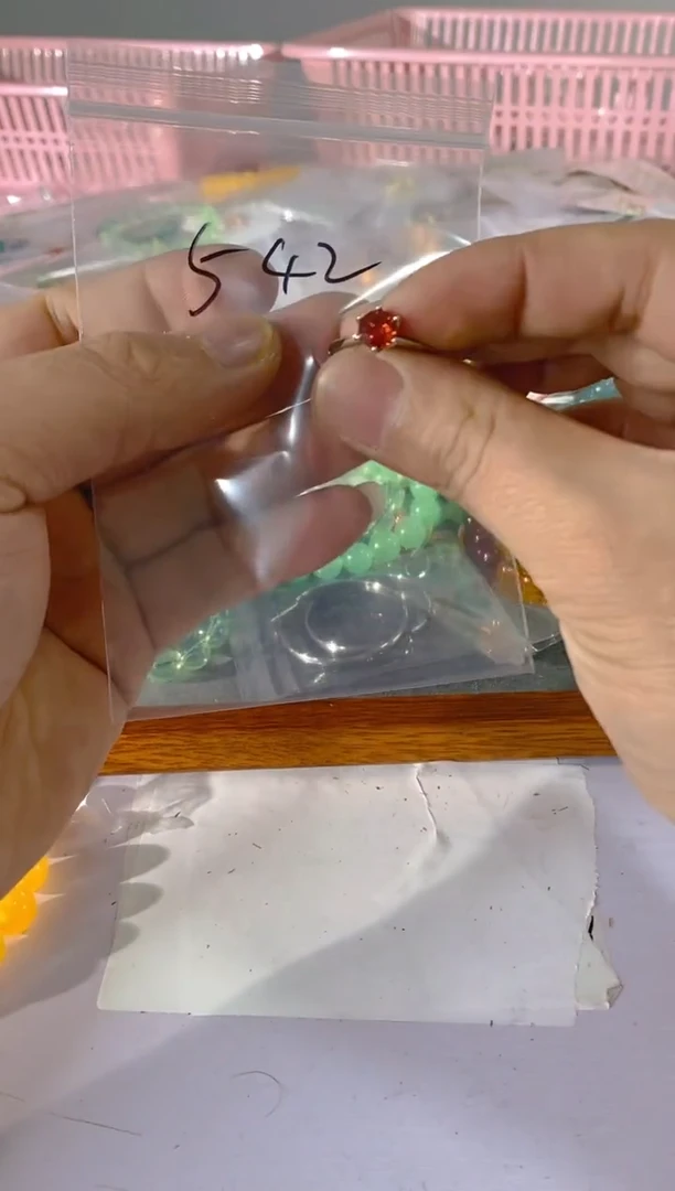 【闪购商品】水晶颈饰银S925镶嵌542红宝，蓝宝，多样性发一件赠链