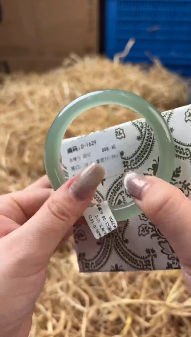 未镶嵌手镯石英质玉D-1629