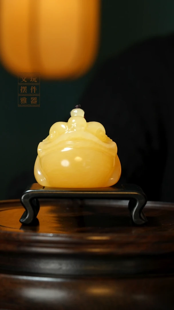 玉《三足金蟾》手把件摆件