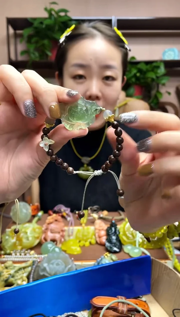 未镶嵌岫玉颈饰·2