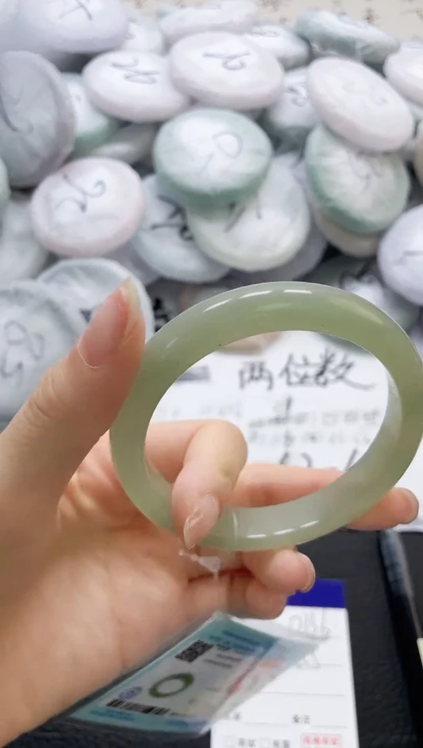 未镶嵌手镯石英质玉136-60