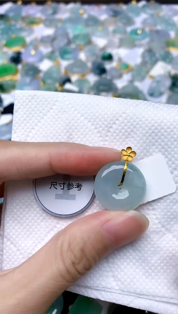 颈饰18K金镶嵌翡翠天然A货翡翠