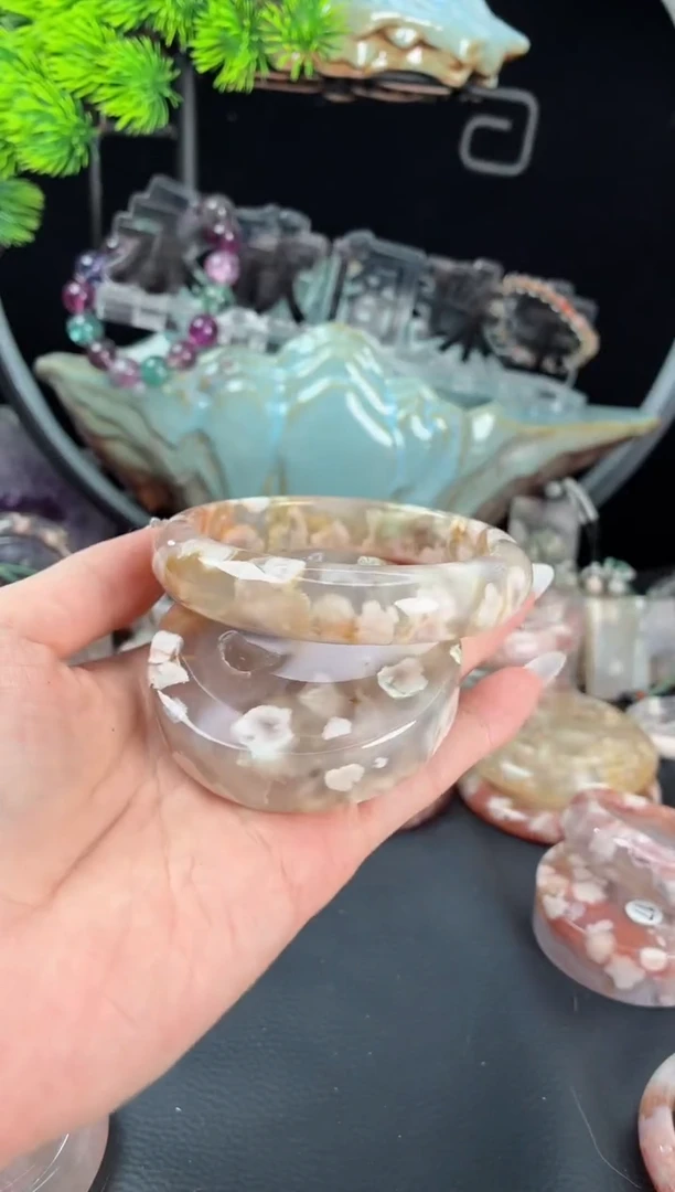 石英质玉手镯（圆镯）未镶嵌64