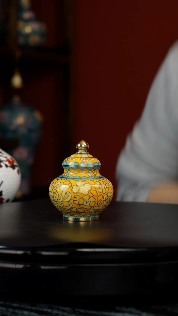 非遗景泰蓝 帝王黄万花圆顶罐