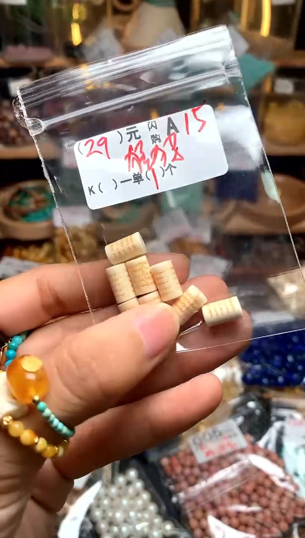 未镶嵌琥珀珠宝奇石A15