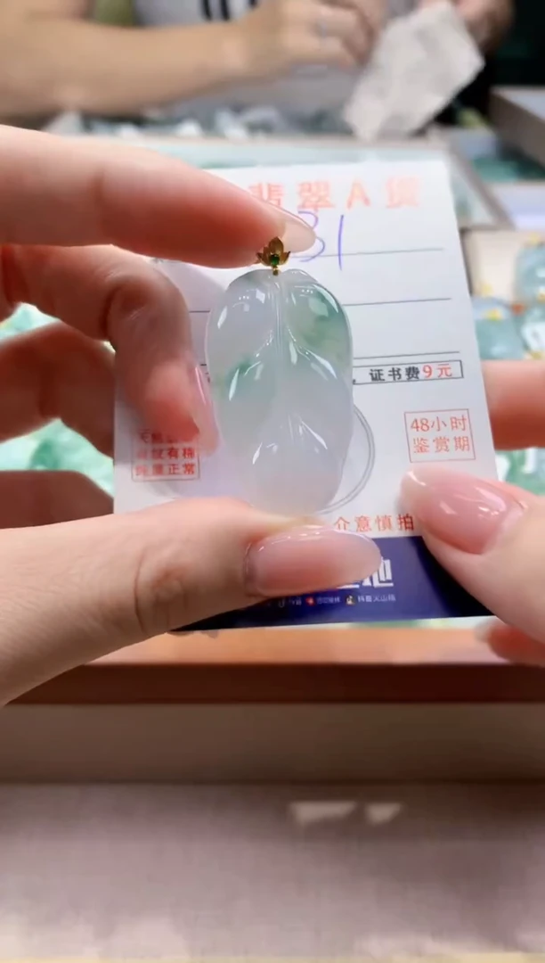 颈饰18K金镶嵌翡翠天然缅甸a货翡翠