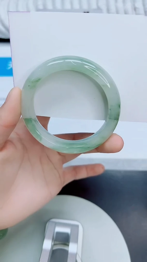 未镶嵌手镯石英质玉142/54.6