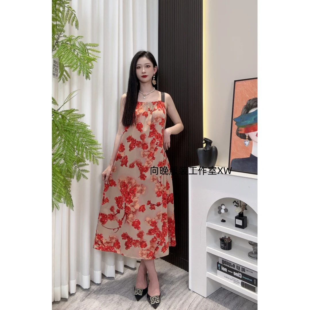 印花冰丝亮色优雅吊带连衣裙女夏季新款气质缎料宽松无袖碎花长裙
