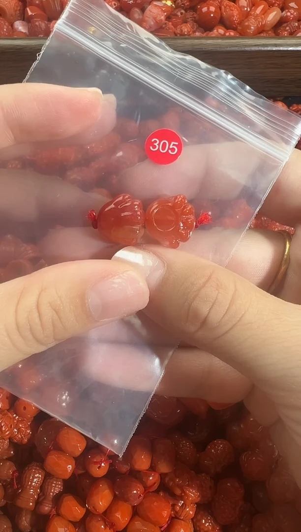 颈饰未镶嵌南红玛瑙1