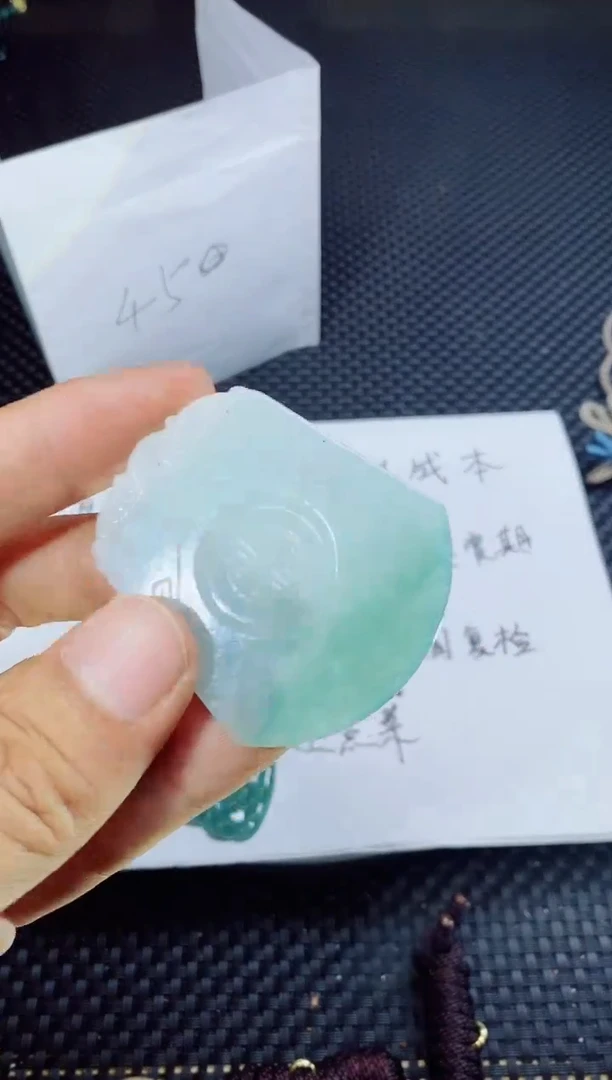 翡翠未镶嵌颈饰