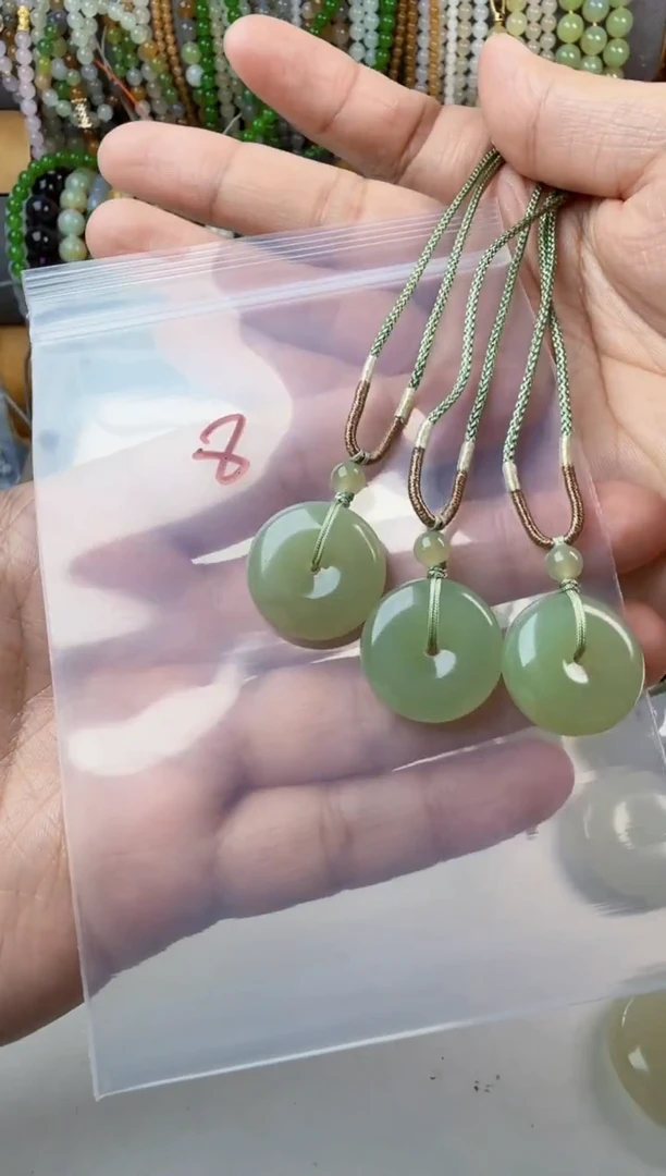 颈饰未镶嵌和田玉平安扣多样性发其一