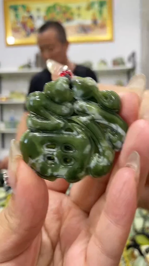 岫玉未镶嵌吊坠