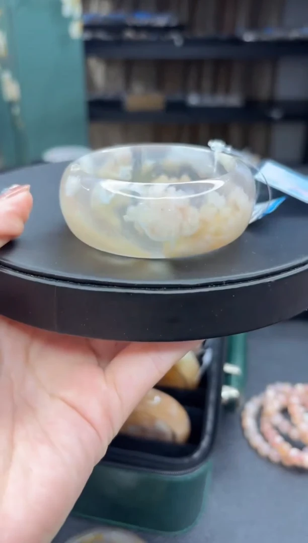 【闪购商品】石英质玉手镯未镶嵌896（57圈）