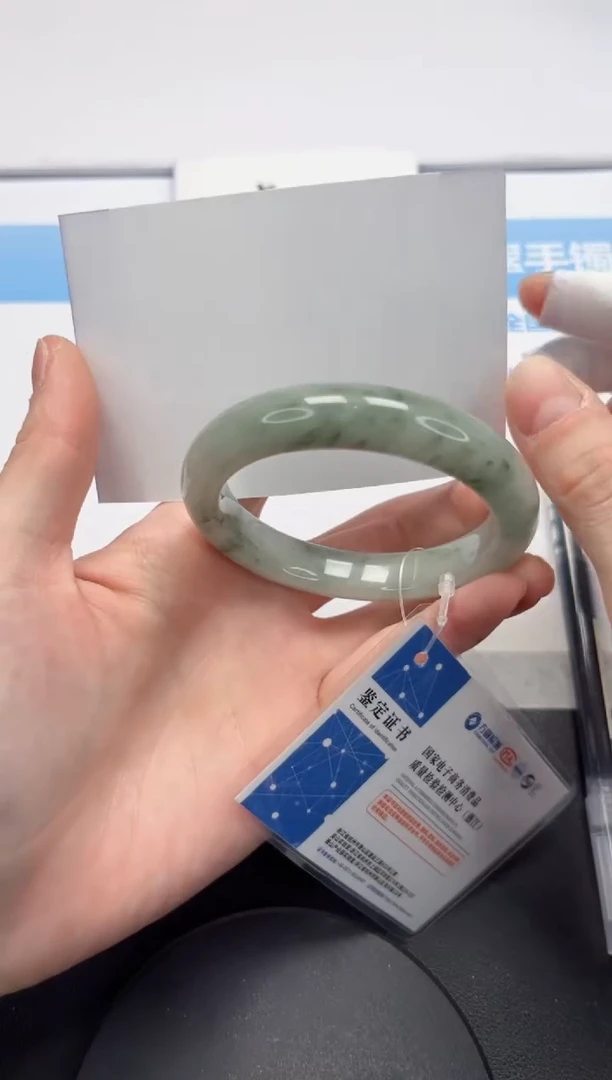 【闪购商品】石英质玉手镯未镶嵌V163-56.2