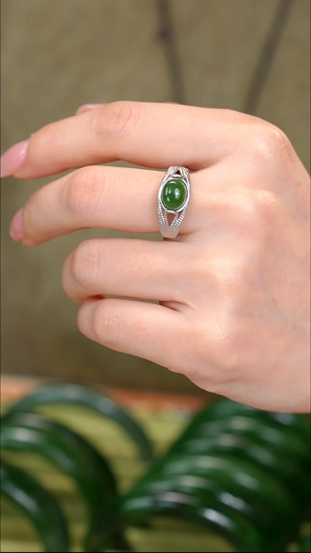 未镶嵌戒指和田玉