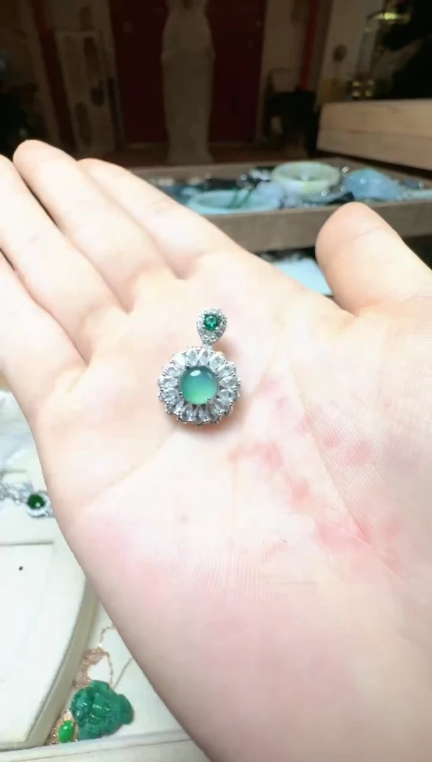 【闪购商品】翡翠吊坠(不含链)未镶嵌翡翠