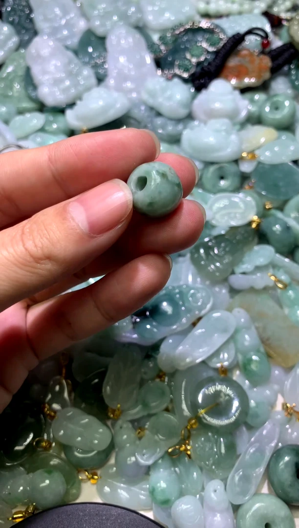 颈饰未镶嵌翡翠1