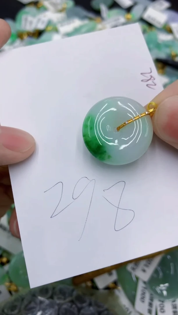 颈饰18K金镶嵌翡翠1111111111111