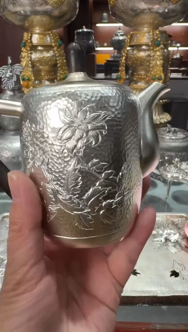 足银精工手工锤纹鏨刻牡丹花朵泡茶壶