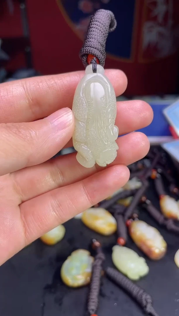 颈饰未镶嵌和田玉1