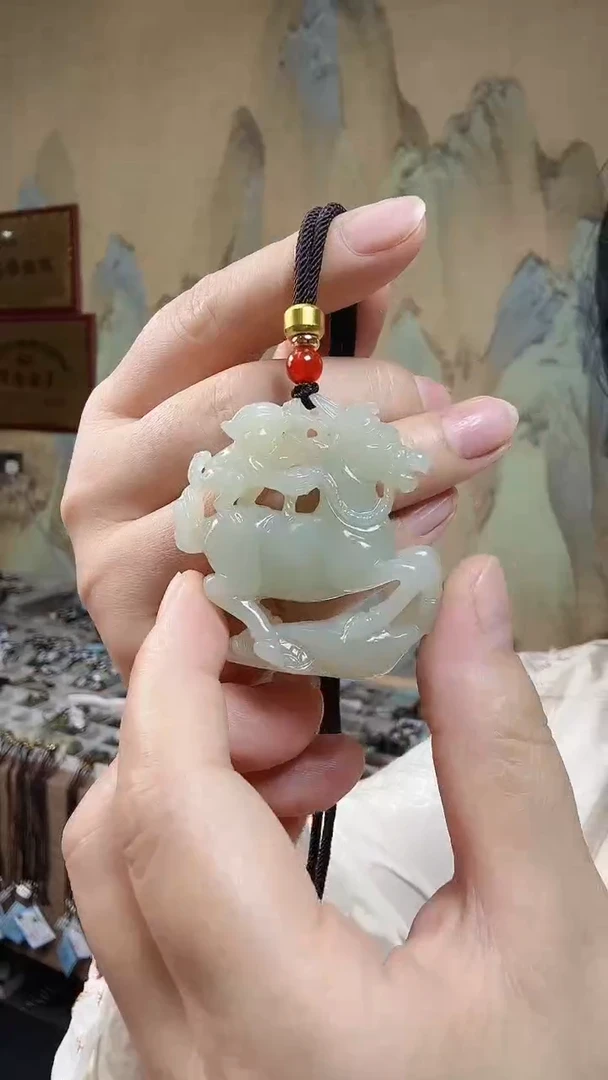 颈饰未镶嵌和田玉.