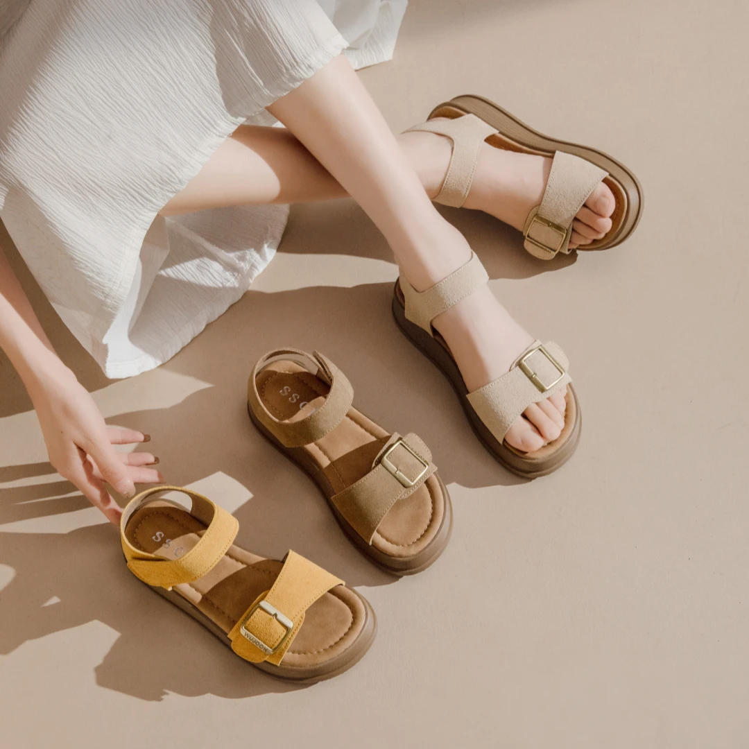 复古百搭平底凉鞋女2025夏季新款皮带扣软底百搭休闲踩屎感沙滩鞋