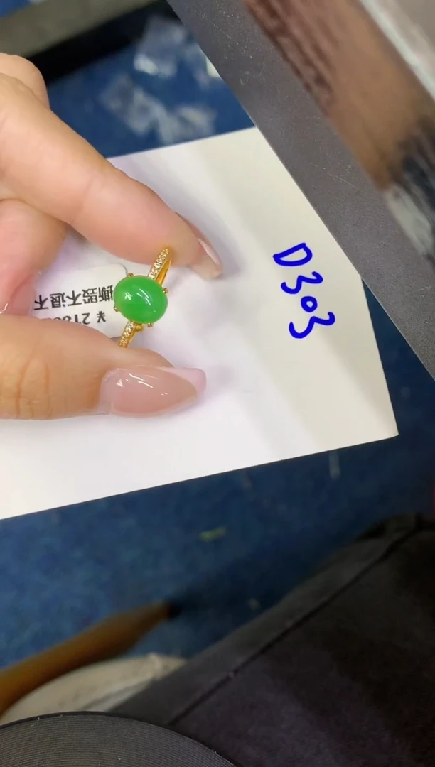 翡翠未镶嵌颈饰缅甸天然翡翠A货