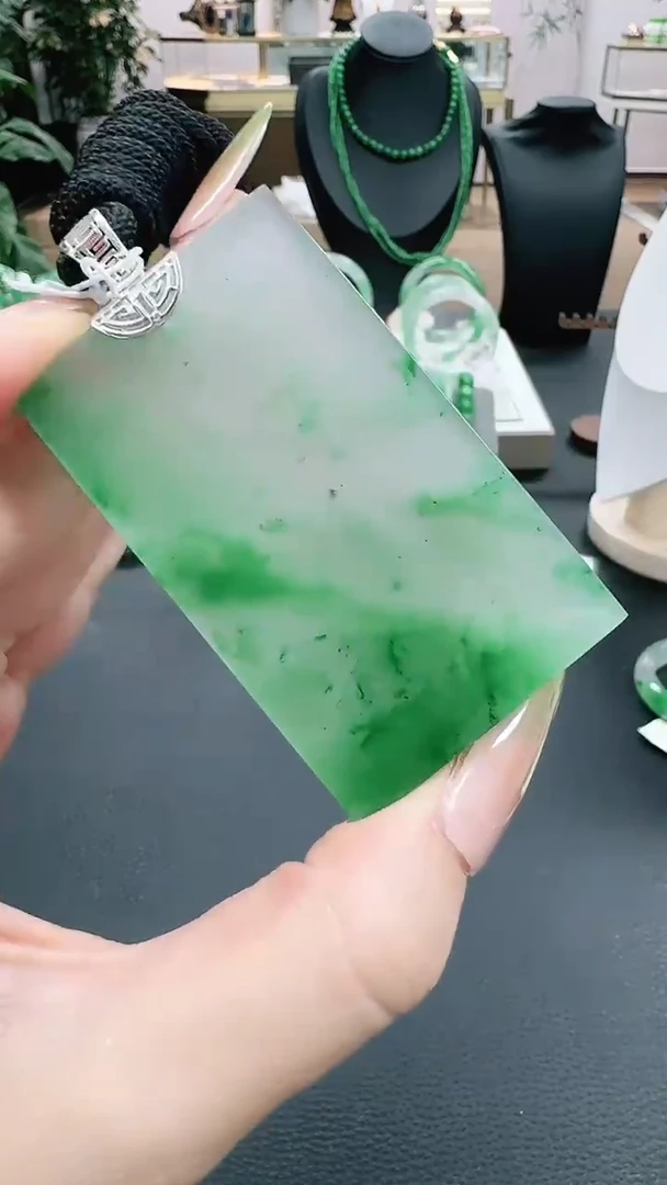 未镶嵌1石英质玉（非洲翠）/0375