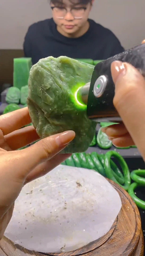 未镶嵌和田玉（碧玉）珠宝半成品1