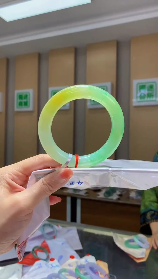 翡翠手镯未镶嵌-C41 圈口60.3