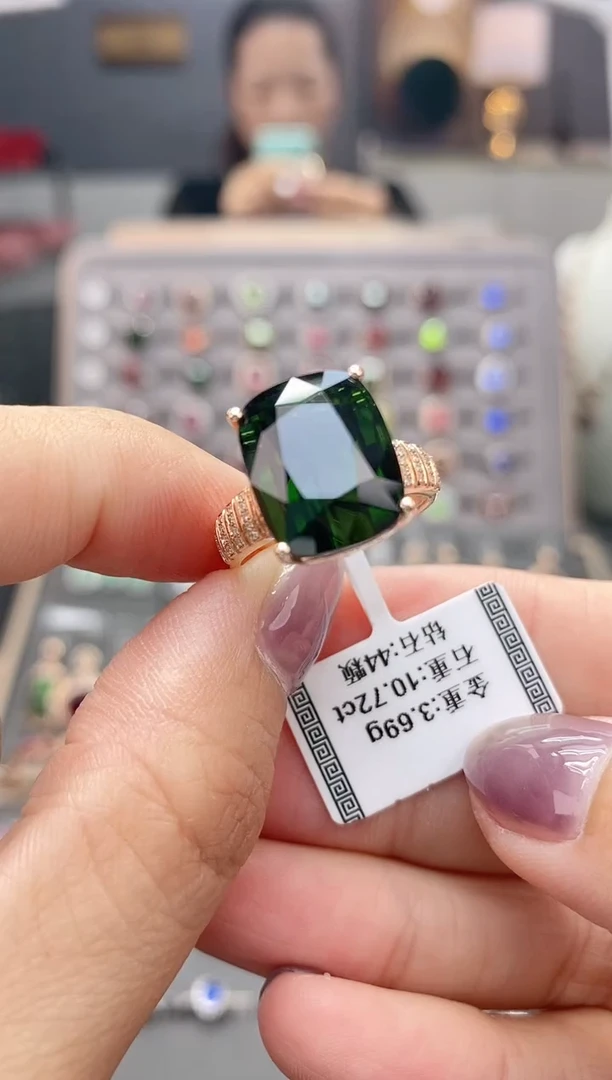 18K金镶嵌戒指碧玺10.72