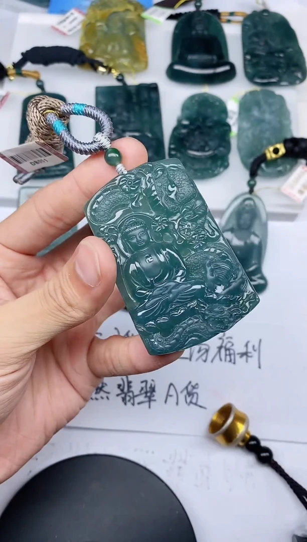 颈饰未镶嵌翡翠