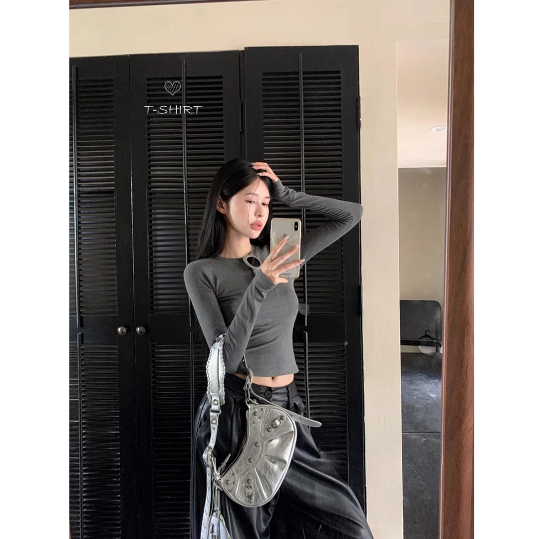 辣妹修身显瘦正肩长袖T恤女早秋小众内搭白色打底衫别致短款上衣