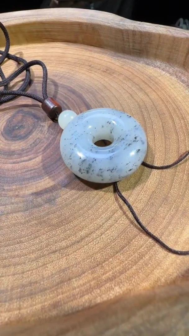 颈饰未镶嵌和田玉挂件36*13