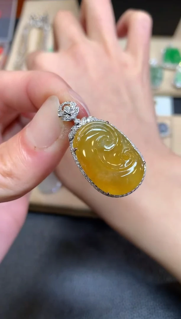 【闪购商品】翡翠颈饰18K金镶嵌如意【无服务费】