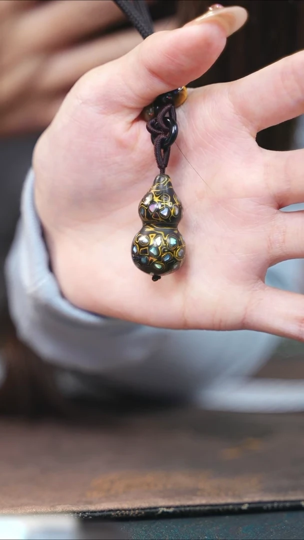 【闪购商品】黑金大漆紫光檀螺钿小脖挂