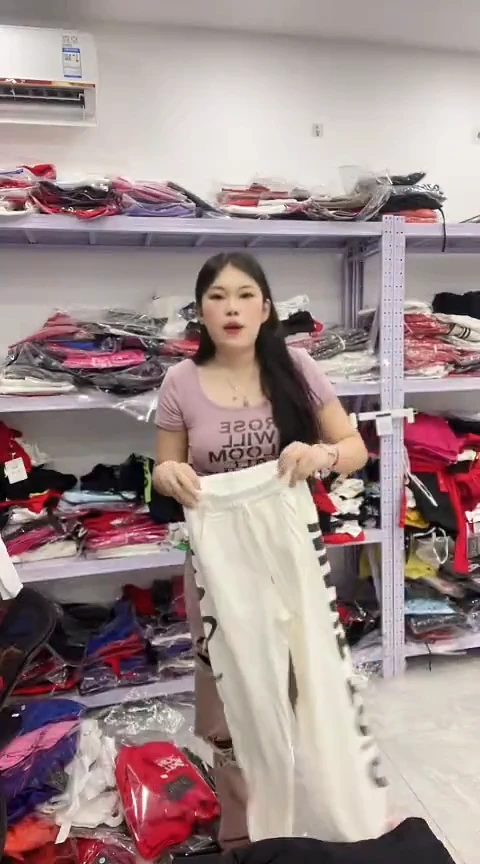 闪电购精品女装 153 M
