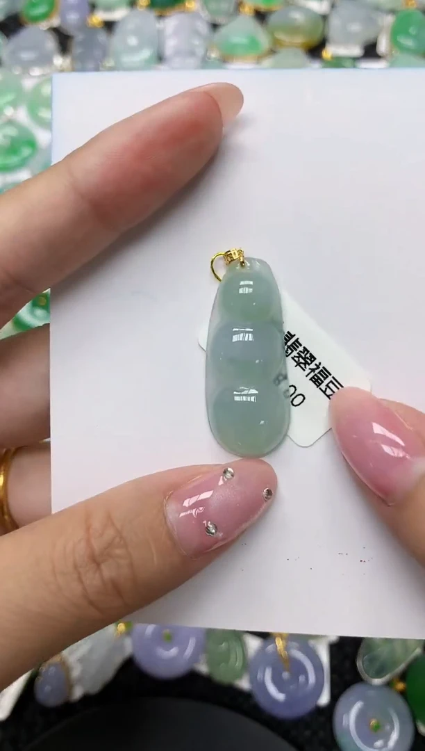 翡翠18K金镶嵌颈饰1111111111