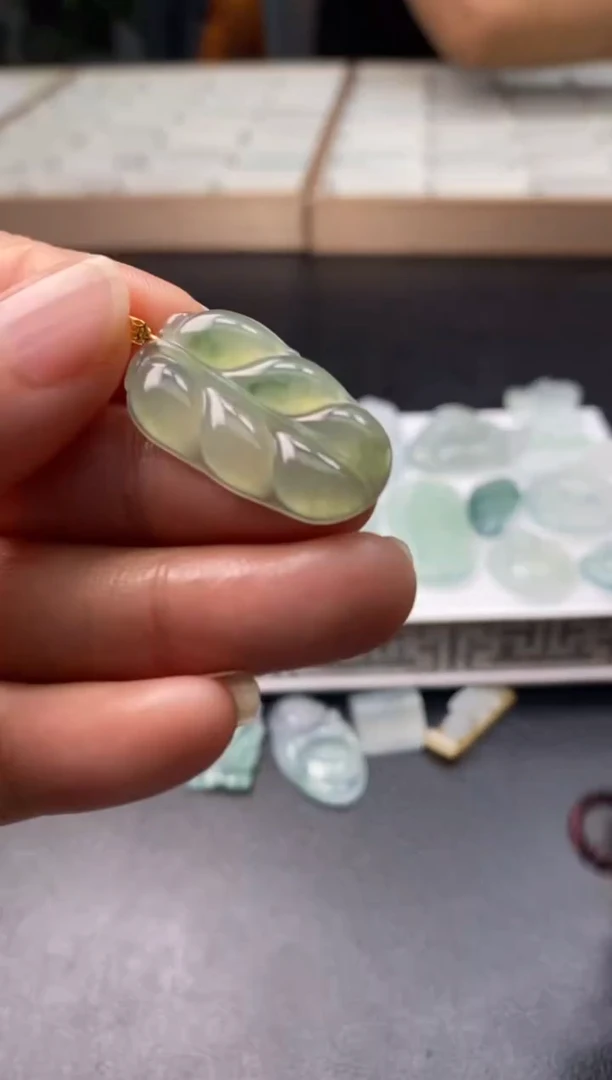 定制翡翠未镶嵌翡翠毛货多样性发其一