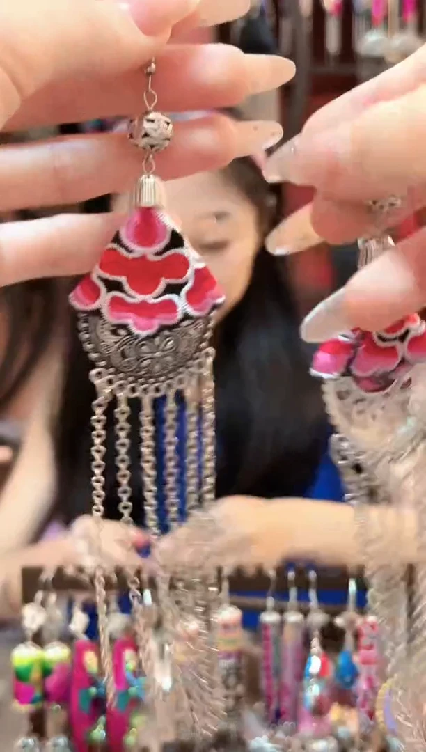 织绣云织瑶老绣饰品265