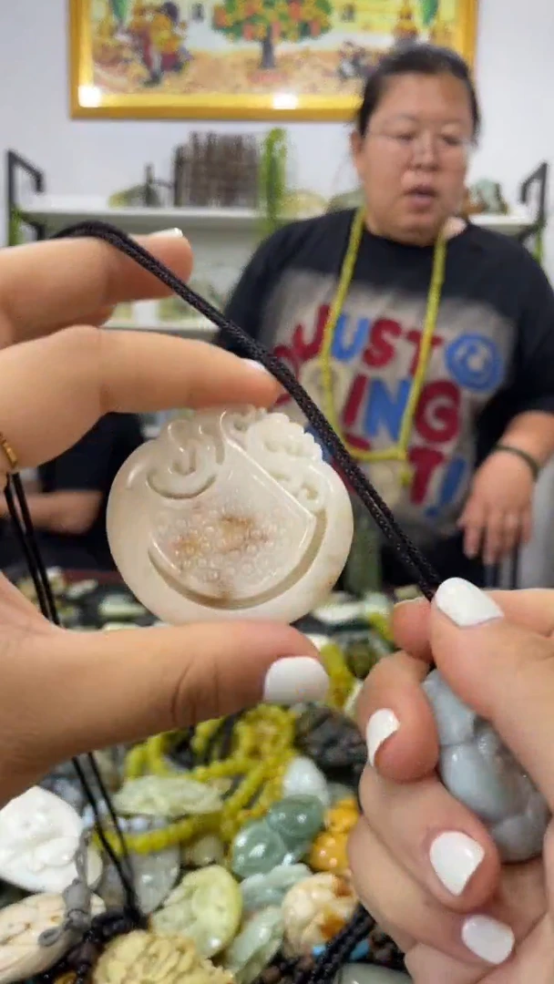 岫玉未镶嵌吊坠