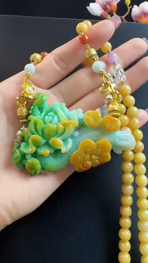 颈饰未镶嵌翡翠花牌