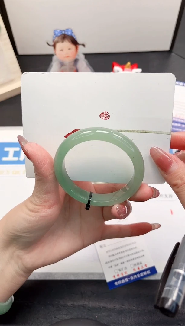 【闪购商品】石英质玉手镯未镶嵌270-53