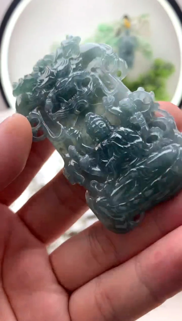 翡翠未镶嵌颈饰千手观音