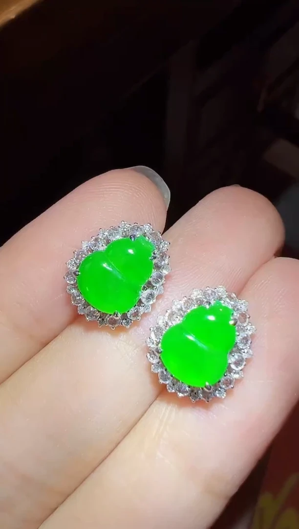 18K金镶嵌翡翠耳饰葫芦